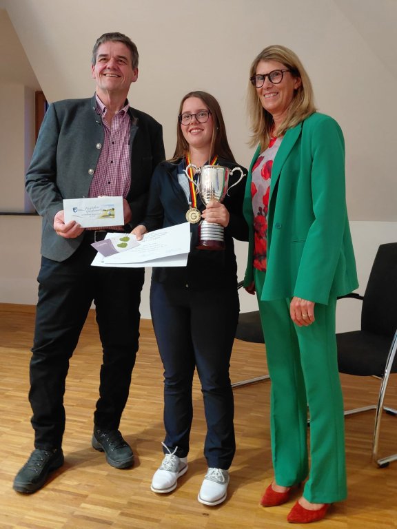 Deutsche Golfmeisterin AK 14 Julia Anneser Deutsche Golfmeisterin AK 14 Julia Anneser