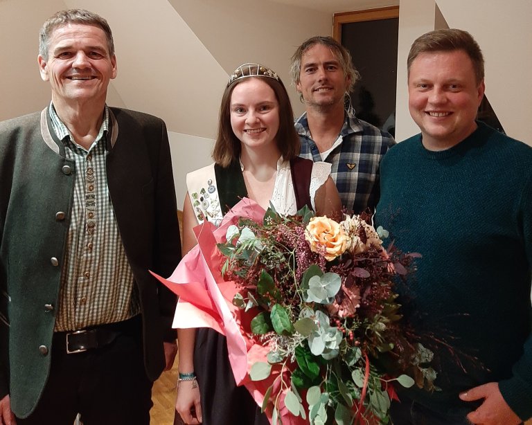 Hallertauer Vize-Hopfenkönigin Claudia Neumaier Hallertauer Vize-Hopfenkönigin Claudia Neumaier
